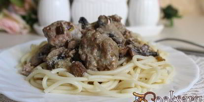 Шаг 8: спагетти с фрикадельками в сметанно-грибнома соусе