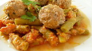 Рецепт Спаржевой фасоли с фрикадельками в пикантном соусе