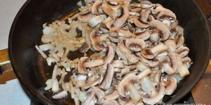 Шаг 3: тушеных фрикаделек в грибном соусе