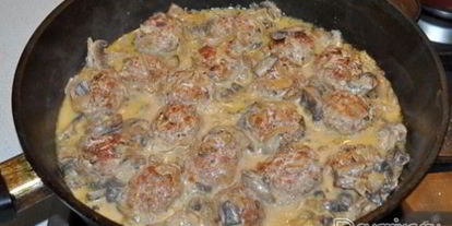 Шаг 6: тушеных фрикаделек в грибном соусе