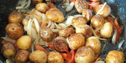 Шаг 4: гарнира иза молодого картофели в сковороде