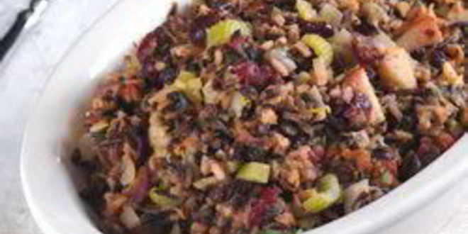 Рецепт дикого риса с яблоками, сельдереем и сухофруктами