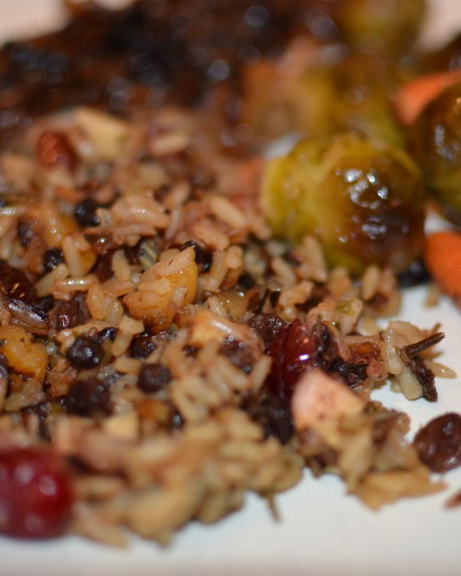 Рецепт дикого риса с яблоками, сельдереем и сухофруктами