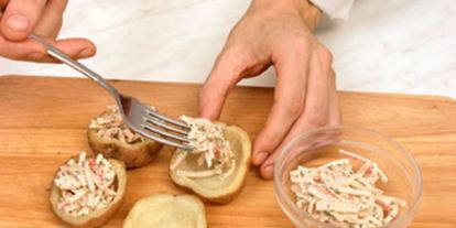 Шаг 1: картофеля дорогому гостю