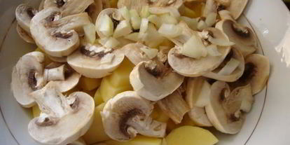 Шаг 1: картофеля с грибами в рукаве