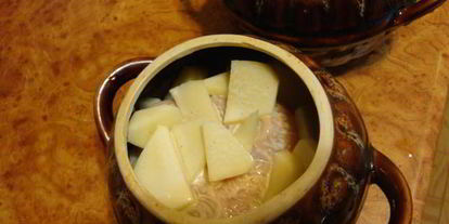 Шаг 3: картофеля с индейкой в горшочках