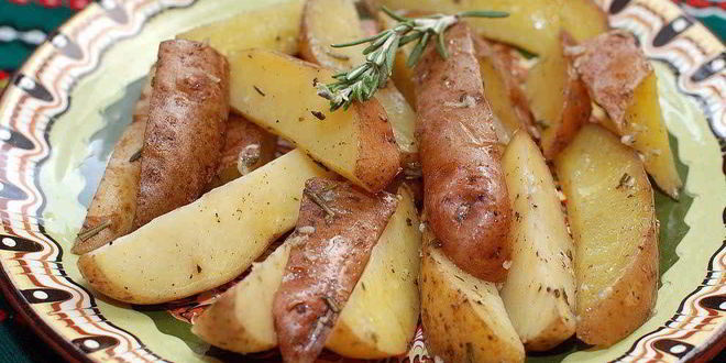 Рецепт картофеля с розмарином и чесноком