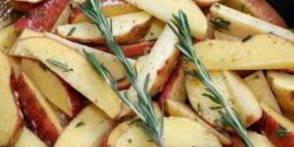 Шаг 2: картофеля с розмарином и чесноком