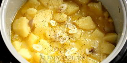 Шаг 6: картофеля с вешенками в мультиварке