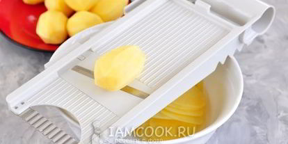 Шаг 4: картошка с фаршем, сыром и майонезом в духовке