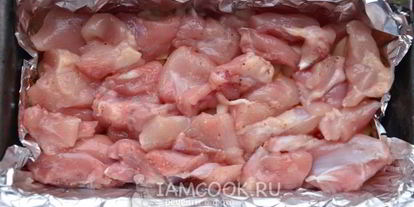 Шаг 7: картошки с курицей, сыром и майонезом в духовке