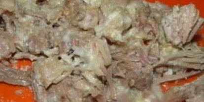 Шаг 3: мятой картошки с тушенкой