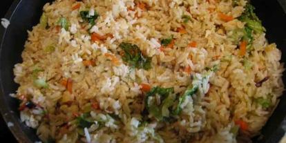 Шаг 17: риса, обжаренного с рыбой и овощами