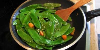 Шаг 21: риса, обжаренного с рыбой и овощами