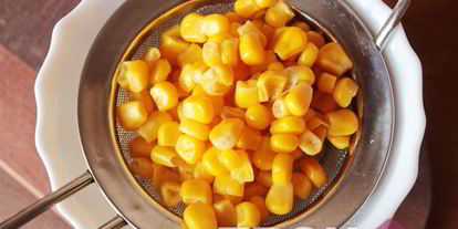 Шаг 3: риса с крабовыми палочками