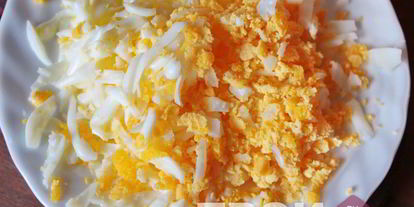 Шаг 4: риса с крабовыми палочками