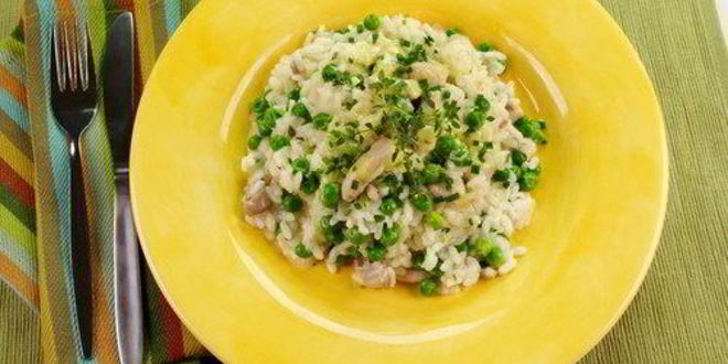 Рецепт риса с куриной печенью и зеленыма горошкома