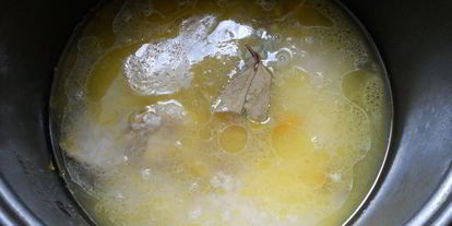 Шаг 2: риса с куриными крылышками в мультиварке