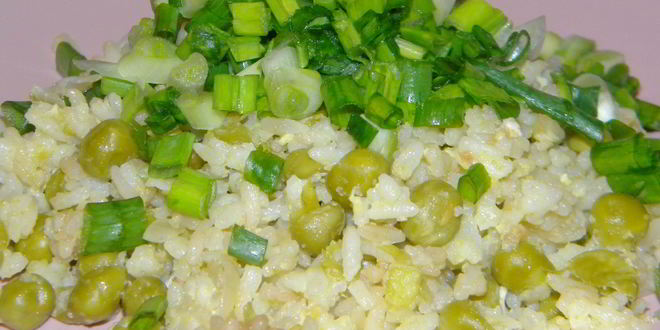 Рецепт риса с яйцом, горошком и соевым соусом