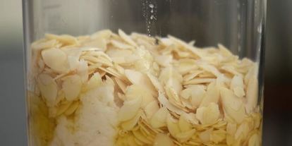 Шаг 3: скордальи с жареной треской