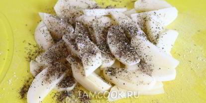 Шаг 4: жареной картошки с луком на сковороде