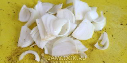 Шаг 7: жареной картошки с луком на сковороде