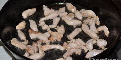 Шаг 1: жареного картофеля с мясом и грибами