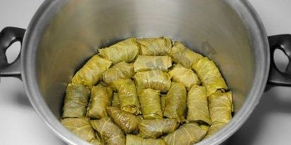 Шаг 5: долмы из баранины и булгура под мятным соусом