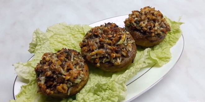 Рецепт грибов, фаршированных орехами и сыром