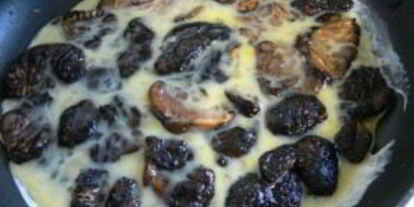 Шаг 1: грибов на сковороде