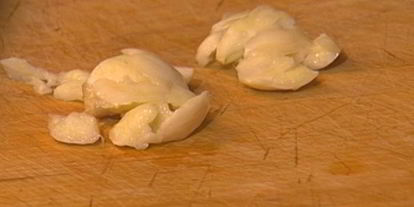 Шаг 1: грибов с горчицей, маслом и петрушкой на гриле