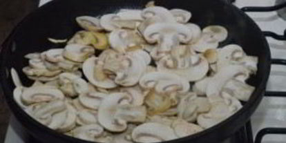 Шаг 3: грибов тушеных в сливках