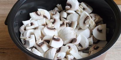 Шаг 4: грибов в сметане в мультиварке тушеные