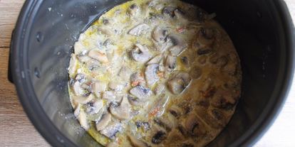 Шаг 6: грибов в сметане в мультиварке тушеные