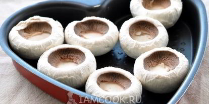 Шаг 2: грибов, запеченных с голубым сыром и беконом