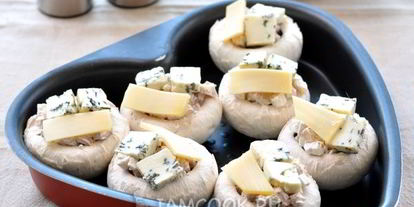 Шаг 5: грибов, запеченных с голубым сыром и беконом