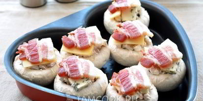 Шаг 6: грибов, запеченных с голубым сыром и беконом