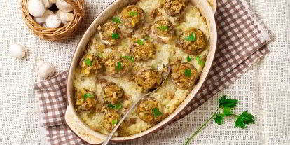 Шаг 3: шампиньонов, фаршированных хрустящими бородинскими отрубями