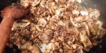 Шаг 4: шампиньонов с грецкими орехами