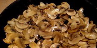 Шаг 2: шампиньонов со сметаной