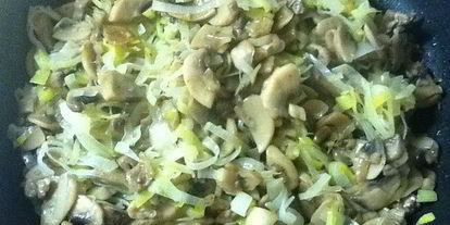 Шаг 10: шампиньонов в вине и сливках