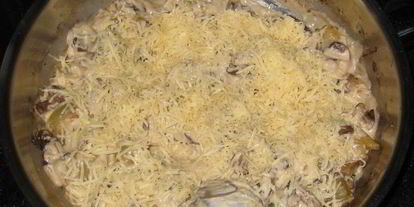 Шаг 2: шампиньонов запеченных под сметанно-сырным соусом