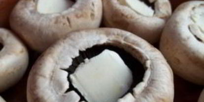 Шаг 1: шампиньонов, запеченных с сыром в духовке