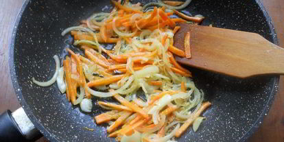 Шаг 2: шампиньонов жареных с цветной капустой