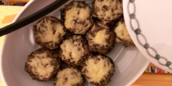 Рецепт Запеченных шампиньонов, фаршированных курицей и луком