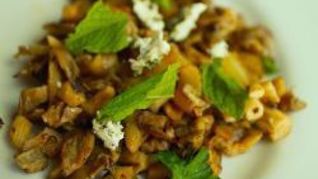 Рецепт Жаренных лисичек с шевром и мятой