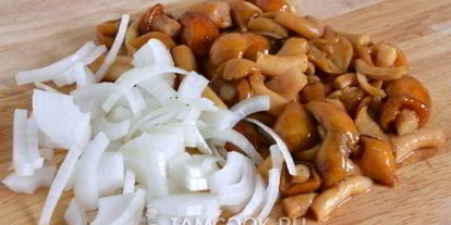 Шаг 4: жареных опят с картошкой