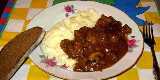 Рецепт гуляша из баранины с подливкой