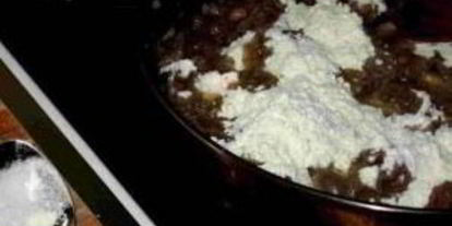 Шаг 6: гуляша из баранины с подливкой