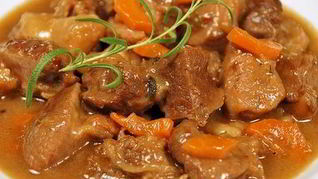 Рецепт Гуляша из говядины с горчицей и яблоком